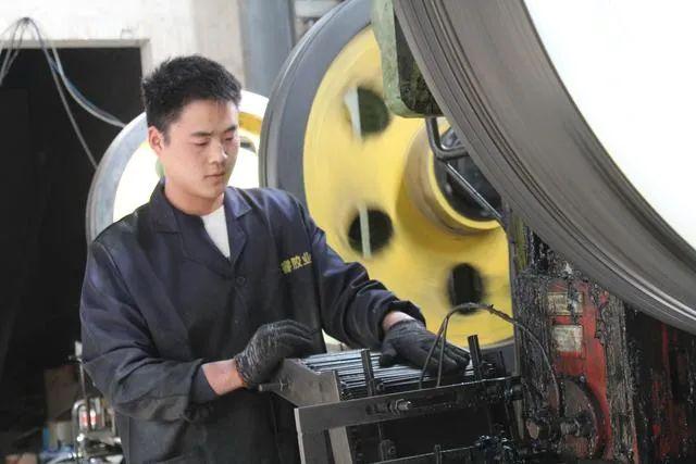 圣达工量具的生产车间近年来,冯庄村这个仅有人口1500余人的